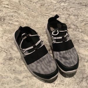 Size 8 women’s bionic slip on shoes